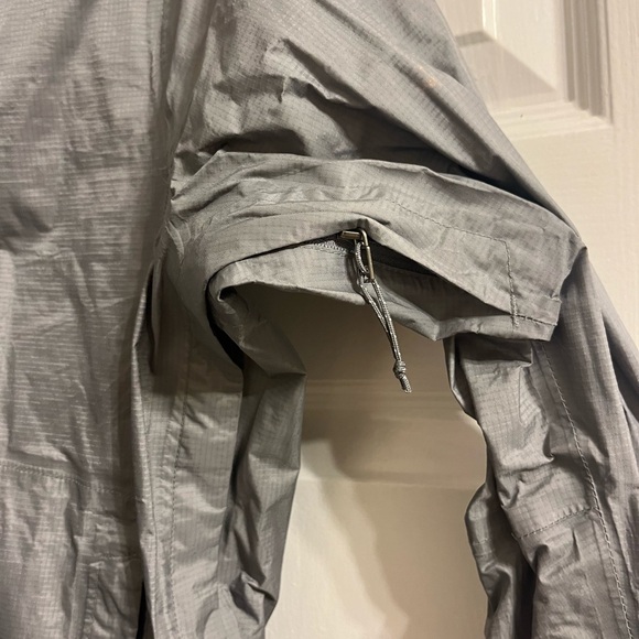 Gray Patagonia rain jacket - Picture 4 of 6